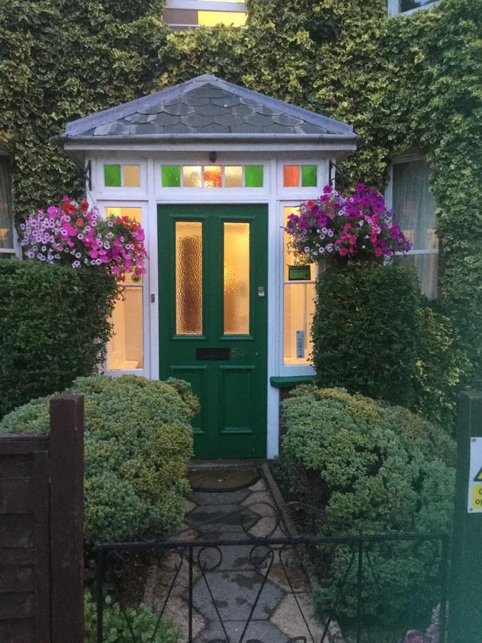 Netley Guest House Farnborough  Exterior photo